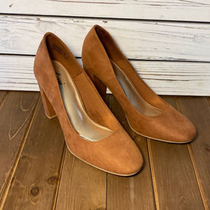 NWT Fioni Women's Mila Block Pumps Size 8